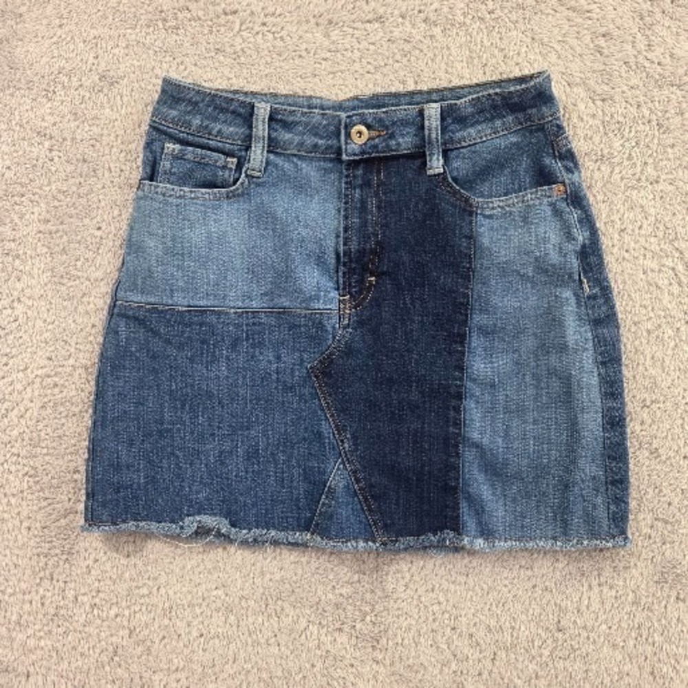 Arizona Jean Co Patchwork Denim Mini Skirt Women's Size 9 (27") Frayed Raw Hem‎